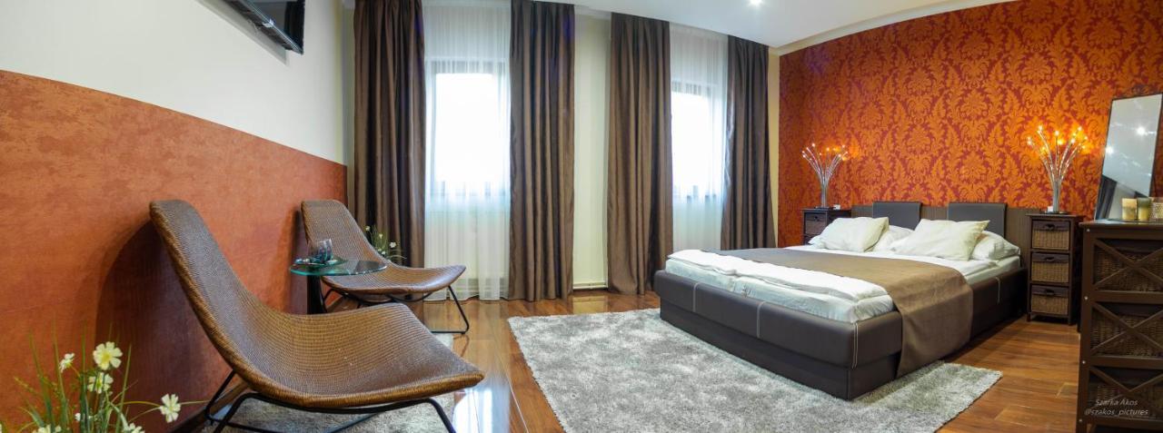 Csolnok Pollushof Panzio Es Etterem B&B 외부 사진