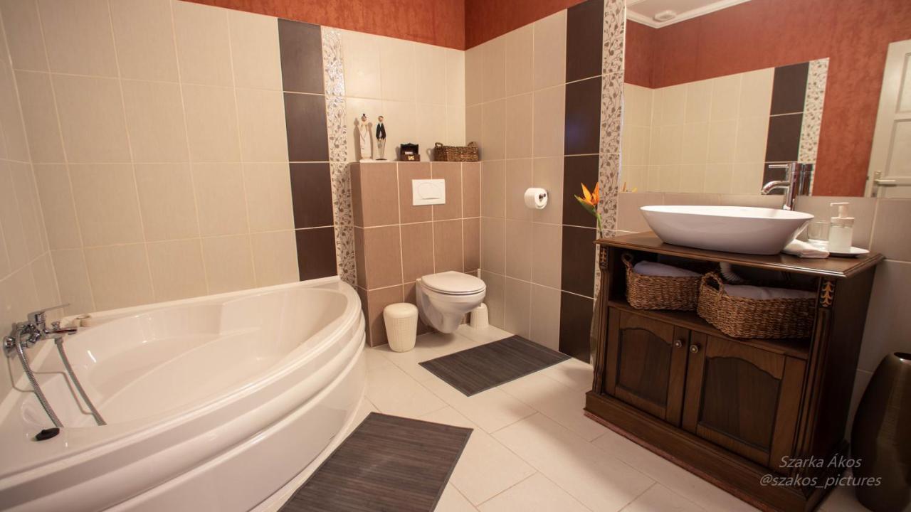 Csolnok Pollushof Panzio Es Etterem B&B 외부 사진