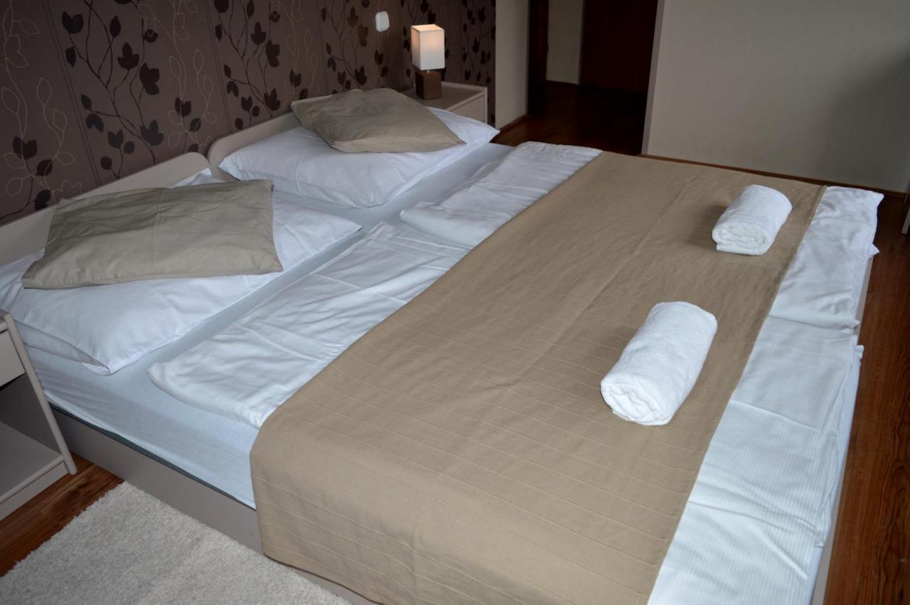 Csolnok Pollushof Panzio Es Etterem B&B 외부 사진