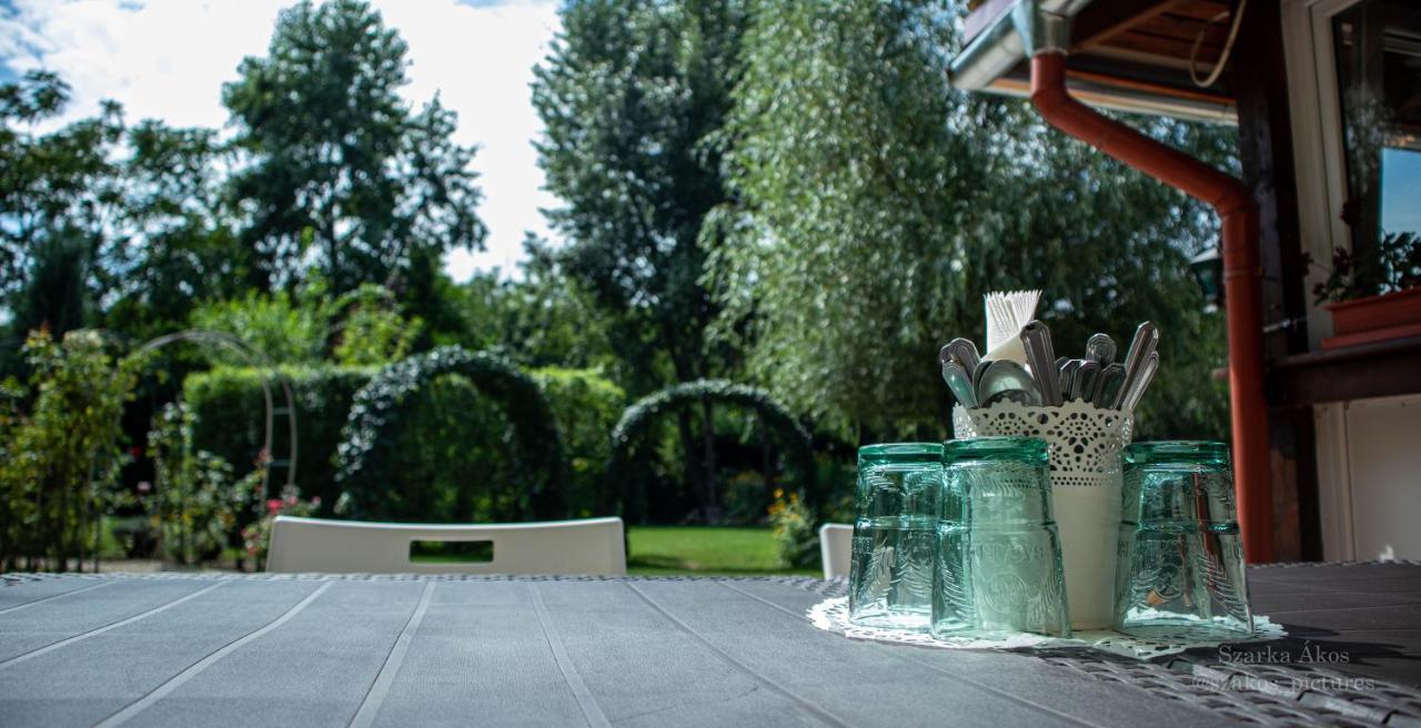 Csolnok Pollushof Panzio Es Etterem B&B 외부 사진